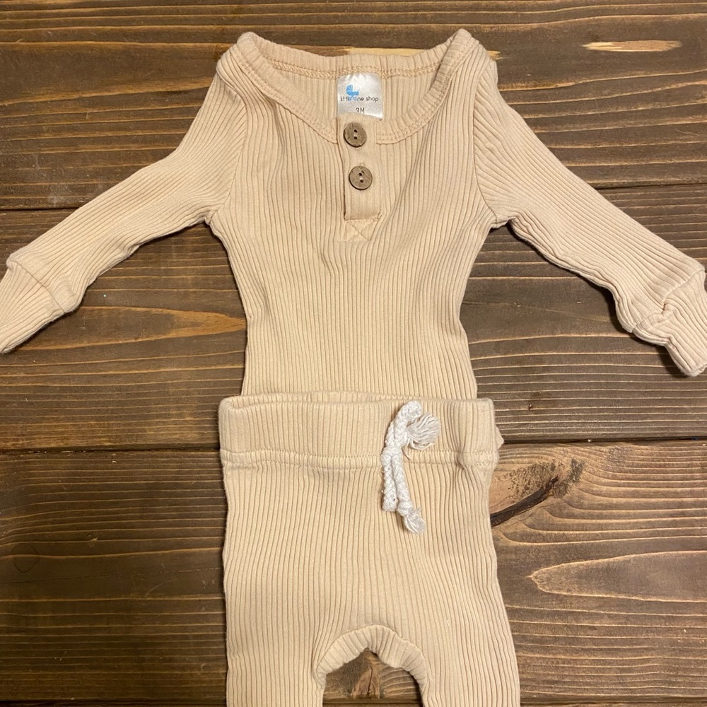 Little one shop long sleeve onesie and matching pants 3 month